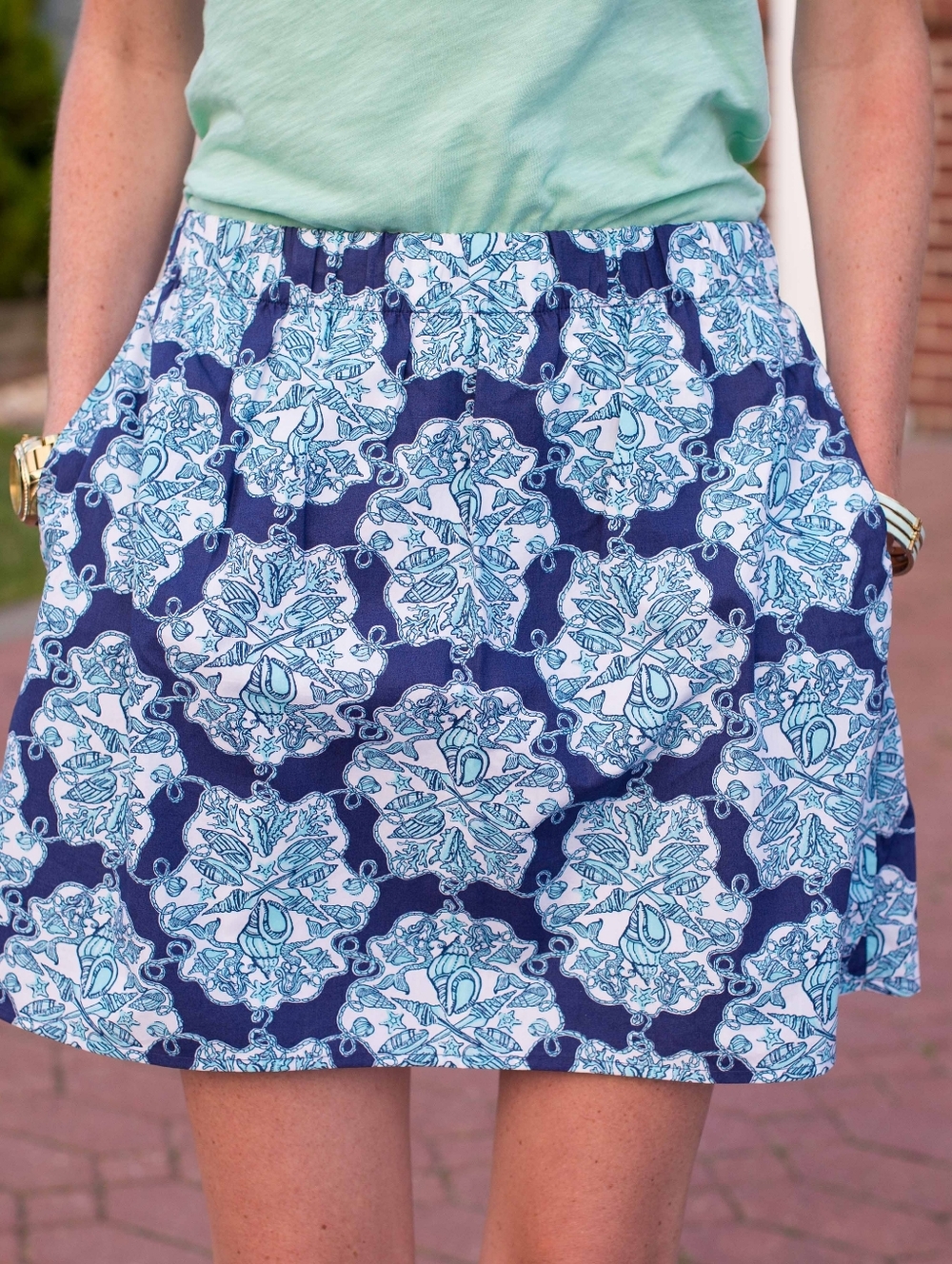 Lilly Pulitzer | LARGE | "Cissy" pull-on Mini skirt in the "Hey Sailor" print